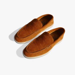 32 أحذية ألدينو